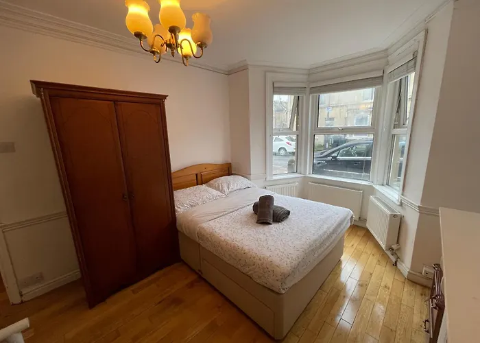 The Crandale Road House Villa Bath